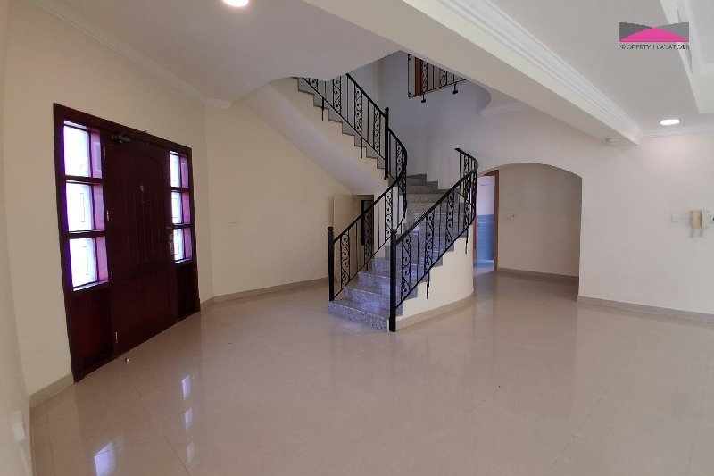 A FANTASTIC FAMILY VILLA WITH A GARDEN THAT REALLY DELIVERS – Slide 4