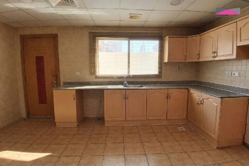 A FANTASTIC FAMILY VILLA WITH A GARDEN THAT REALLY DELIVERS – Slide 8