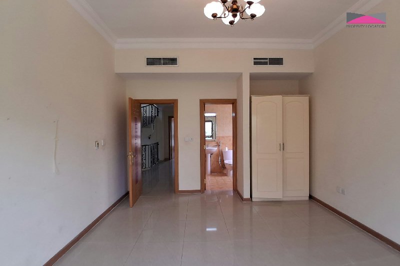 A FANTASTIC FAMILY VILLA WITH A GARDEN THAT REALLY DELIVERS – Slide 13