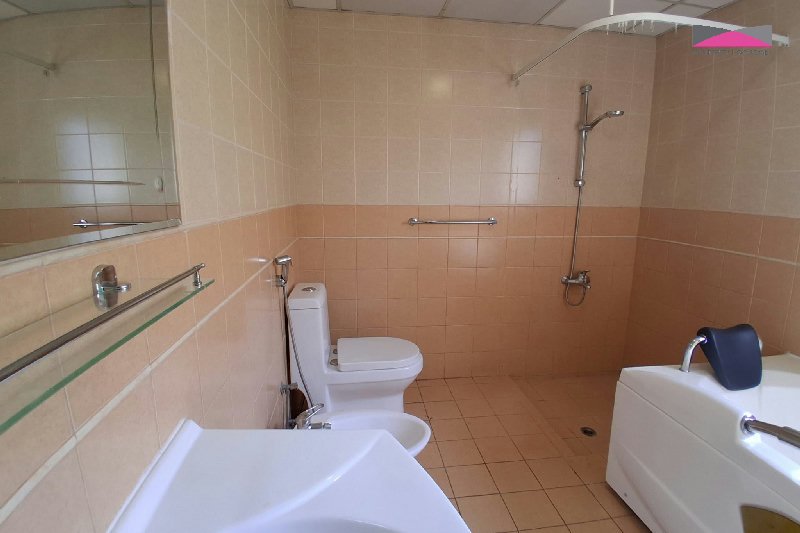 A FANTASTIC FAMILY VILLA WITH A GARDEN THAT REALLY DELIVERS – Slide 19