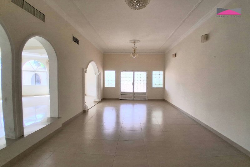 Elegant 4-Bedroom Villa with Private Garden | Janabiya – Slide 4
