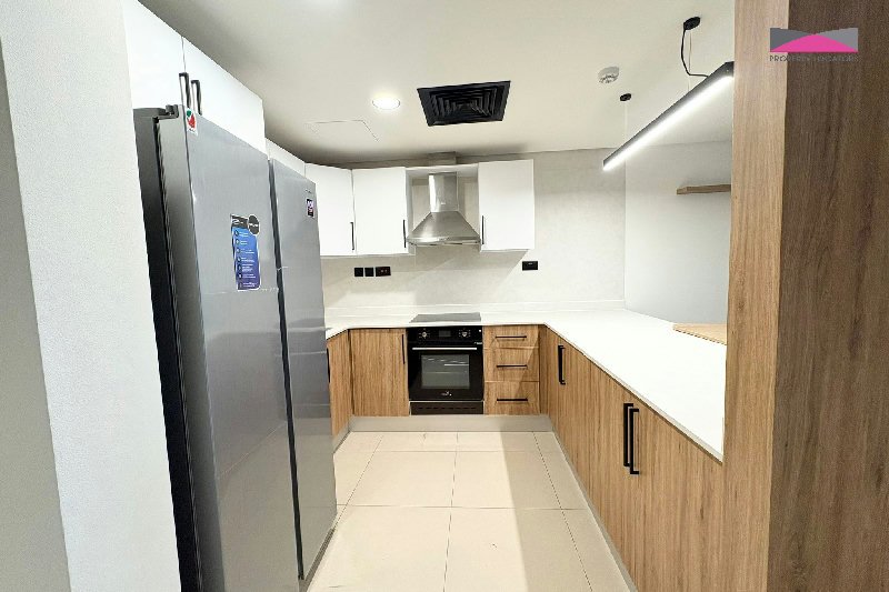 Elegant Fully Furnished Home with Pool and Gym Access – Slide 5