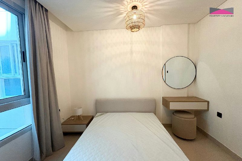 Elegant Fully Furnished Home with Pool and Gym Access – Slide 9