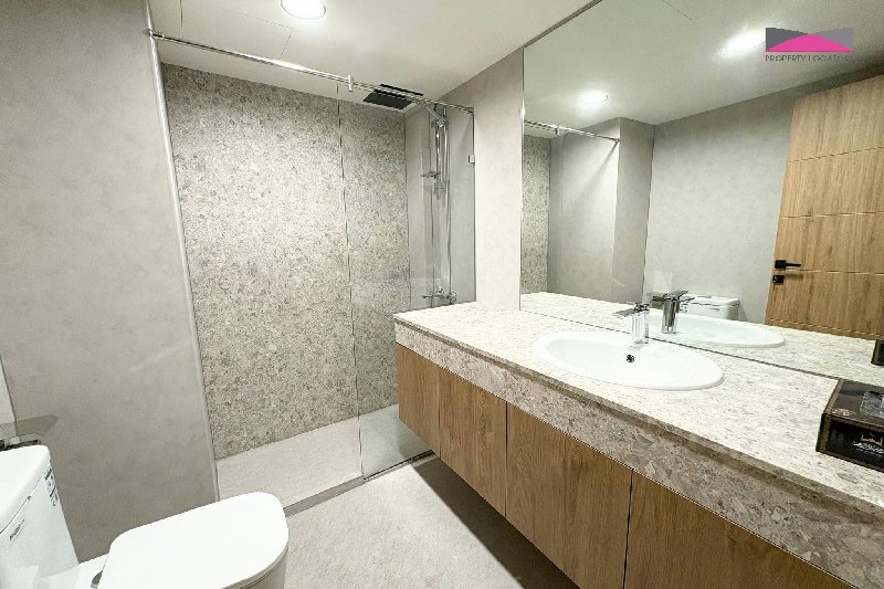 Elegant Fully Furnished Home with Pool and Gym Access – Slide 12