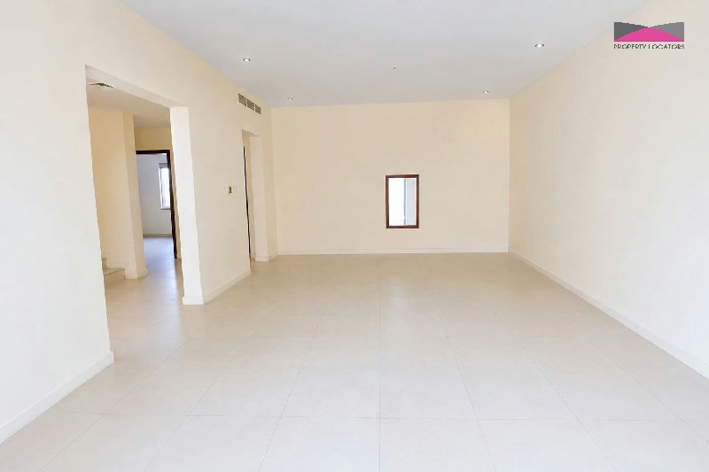 MODERN FAMILY VILLA | PRIVATE GARDEN | POOL AND GYM ACCESS – Slide 2