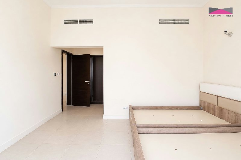 MODERN FAMILY VILLA | PRIVATE GARDEN | POOL AND GYM ACCESS – Slide 14