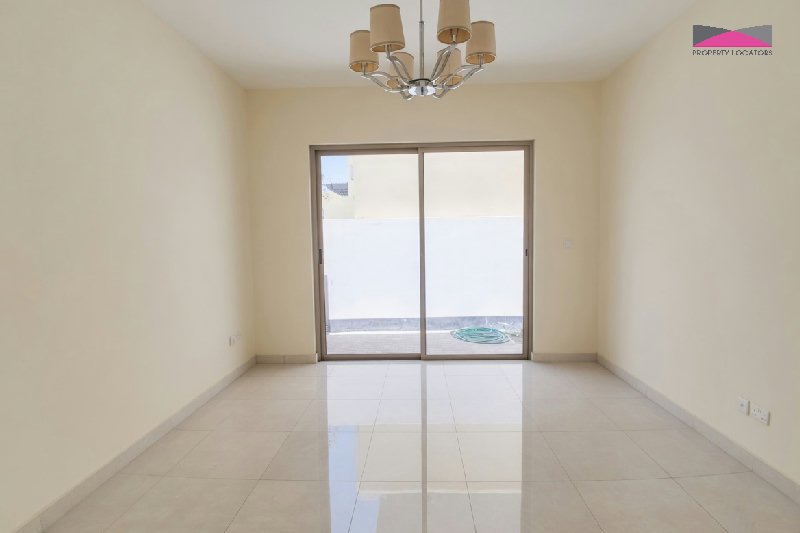 MODERN FAMILY VILLA | PRIVATE GARDEN | POOL AND GYM ACCESS – Slide 4
