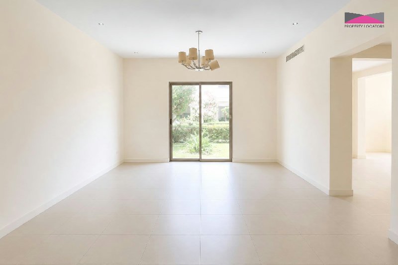 MODERN FAMILY VILLA | PRIVATE GARDEN | POOL AND GYM ACCESS – Slide 3