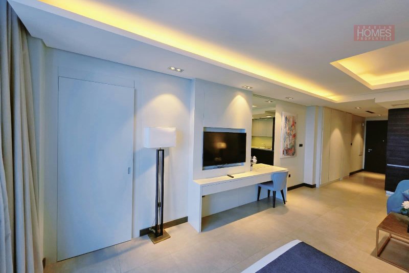 AMAZING SEA VIEW BALCONY WEEKLY HOUSE KEEPING & UNLIMITED INTERNET - View 3