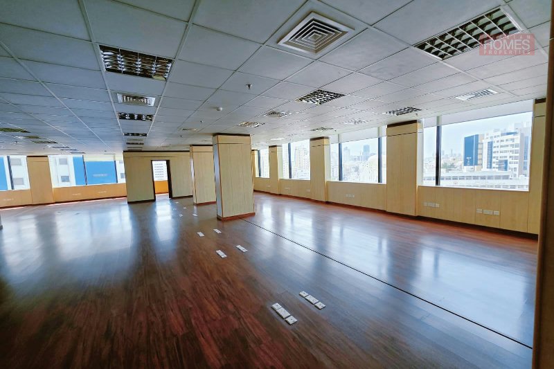 NEGOTIABLE BIGGER ROOMS PARTITIONED IN A COMMERCIAL AREA – Slide 13