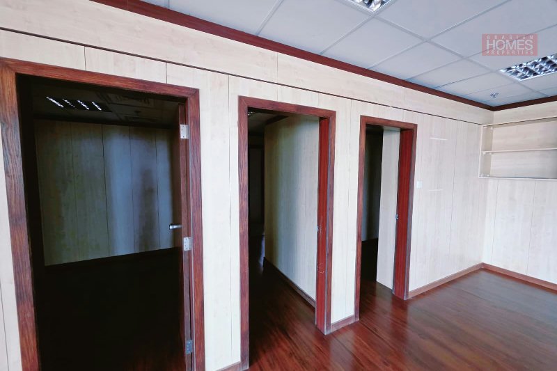 NEGOTIABLE BIGGER ROOMS PARTITIONED IN A COMMERCIAL AREA – Slide 7