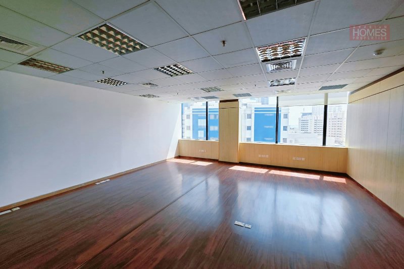 NEGOTIABLE BIGGER ROOMS PARTITIONED IN A COMMERCIAL AREA – Slide 3