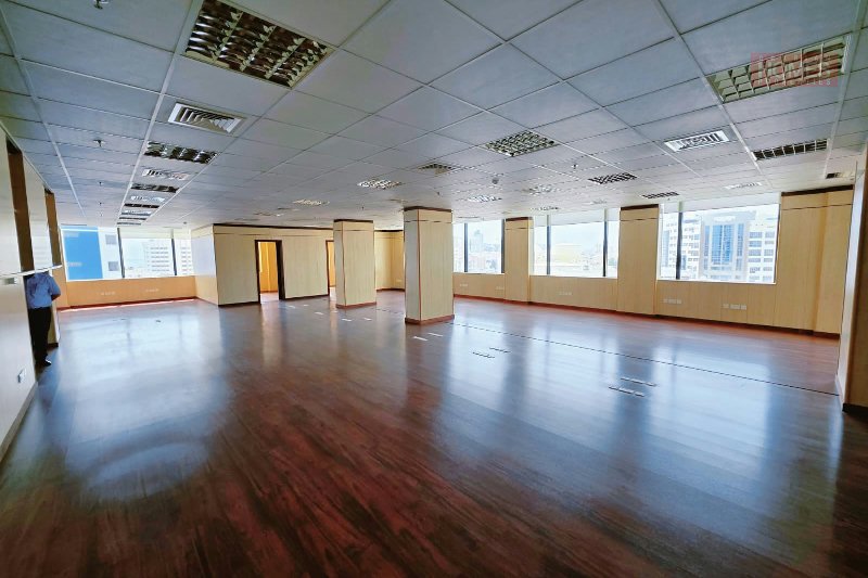 NEGOTIABLE BIGGER ROOMS PARTITIONED IN A COMMERCIAL AREA – Slide 14