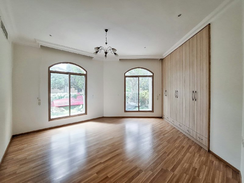 SPACIOUS BUNGALOW WITH GARDEN AND SWIMMING POOL – Slide 8