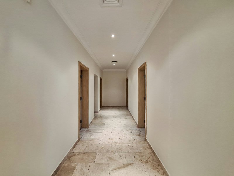 SPACIOUS BUNGALOW WITH GARDEN AND SWIMMING POOL – Slide 6