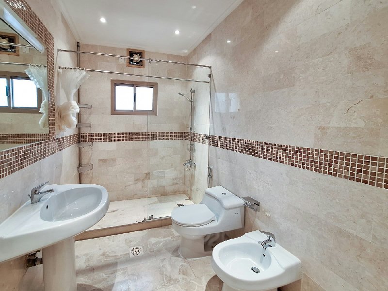 SPACIOUS BUNGALOW WITH GARDEN AND SWIMMING POOL – Slide 11