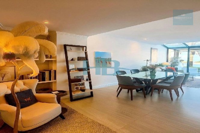 فيلا راقيه ع البحر في امواج  – Slide 1