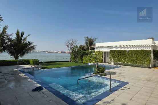 Exclusive Oceanfront Villa: Luxury Redefined – Slide 2