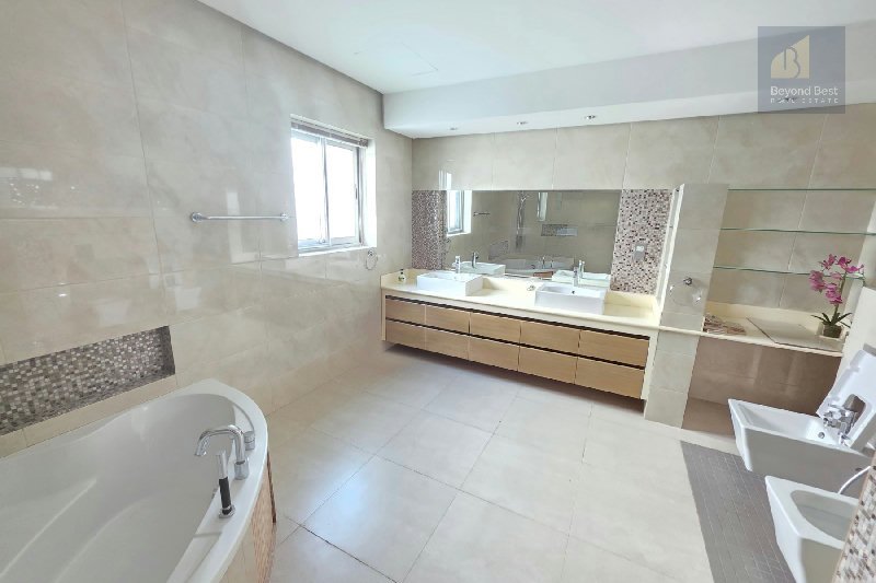 Exclusive Oceanfront Villa: Luxury Redefined – Slide 11