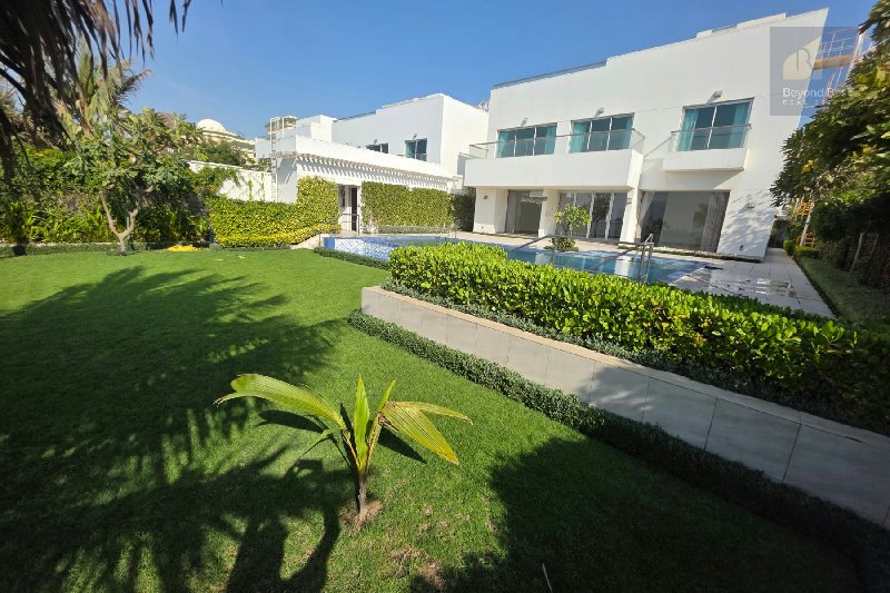 Exclusive Oceanfront Villa: Luxury Redefined – Slide 3