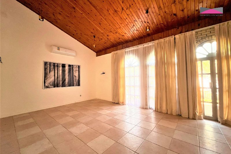 SPACIOUS | PRIVATE GARDEN | FAMILY VILLA – Slide 3