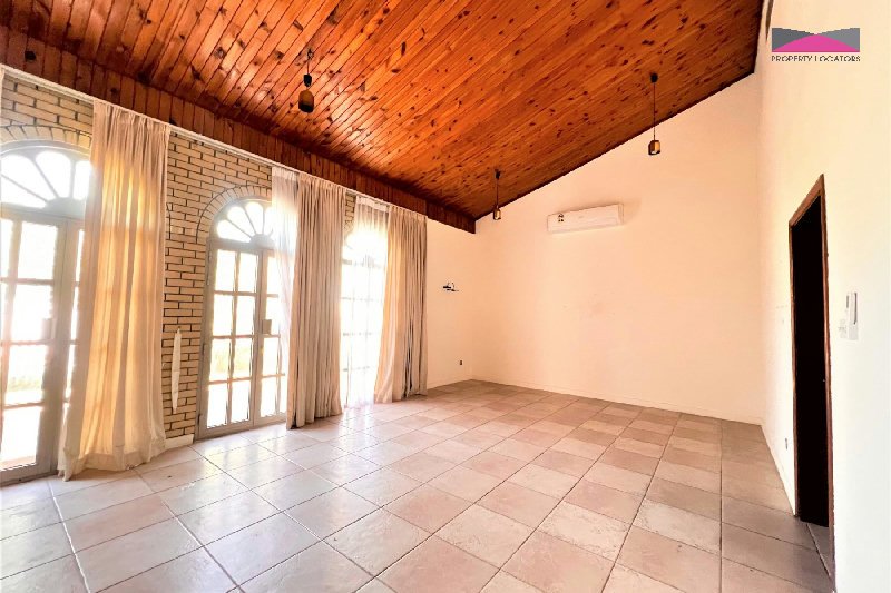 SPACIOUS | PRIVATE GARDEN | FAMILY VILLA – Slide 2