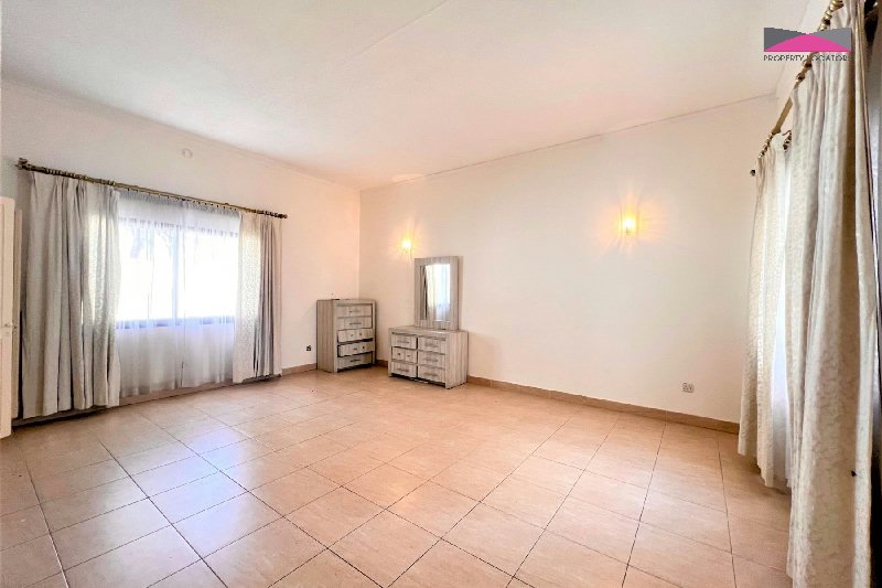 SPACIOUS | PRIVATE GARDEN | FAMILY VILLA – Slide 4