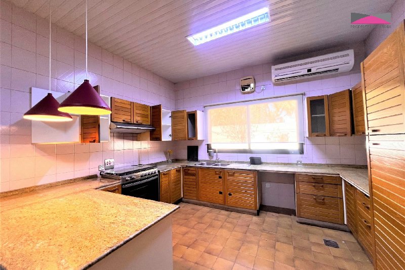 SPACIOUS | PRIVATE GARDEN | FAMILY VILLA – Slide 6