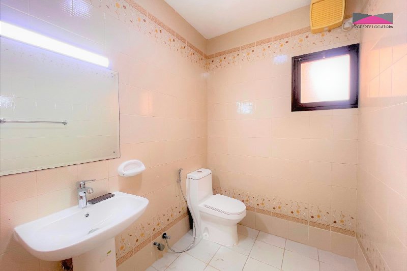 SPACIOUS | PRIVATE GARDEN | FAMILY VILLA – Slide 12