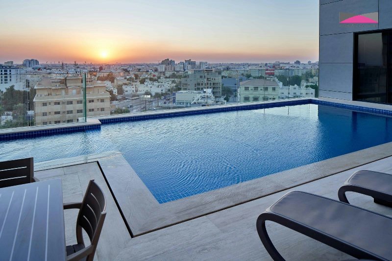 MODERN | PRIME LOCATION | GYM AND POOL – Slide 9
