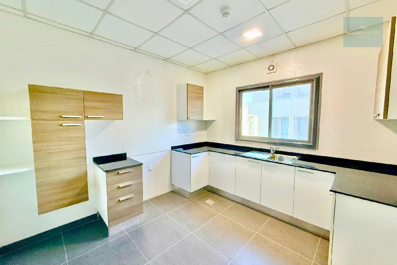 Freehold I New I Ready To Move I Spacious – Slide 8