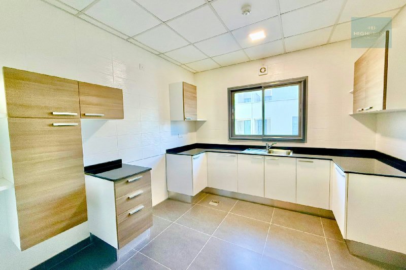 Freehold I New I Ready To Move I Spacious – Slide 7