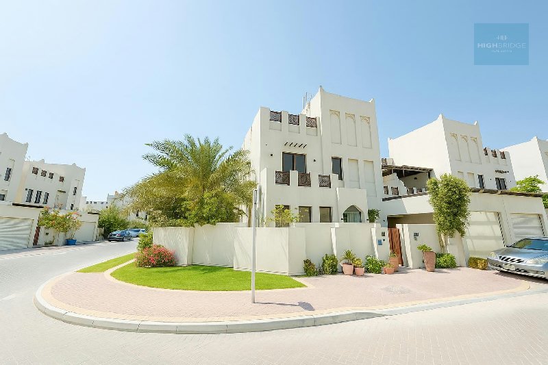 Ready To Move In I Elegant I Corner Side I Luxury - Main view