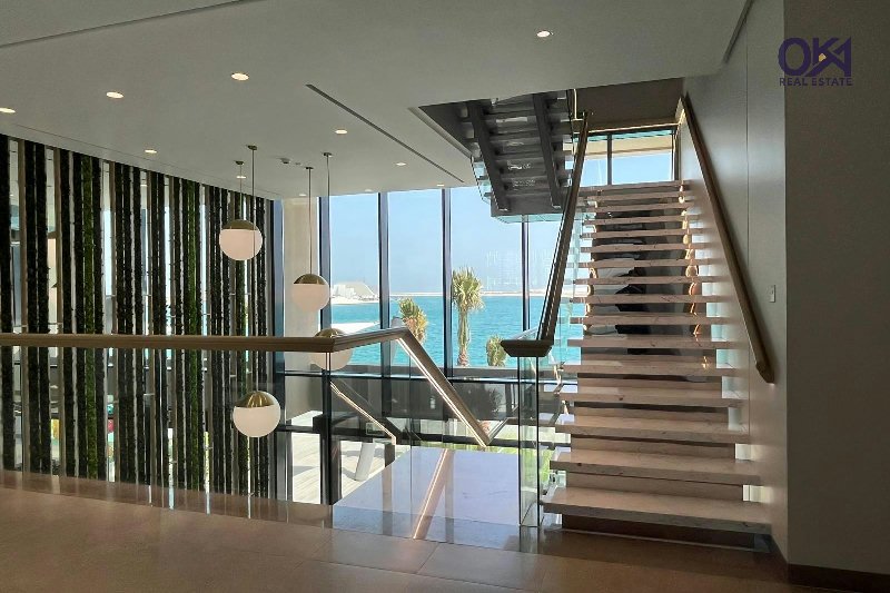 Luxury Waterfront Villa  – Slide 3