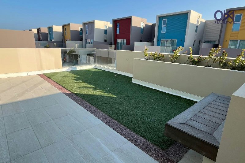 Luxury Waterfront Villa  – Slide 7