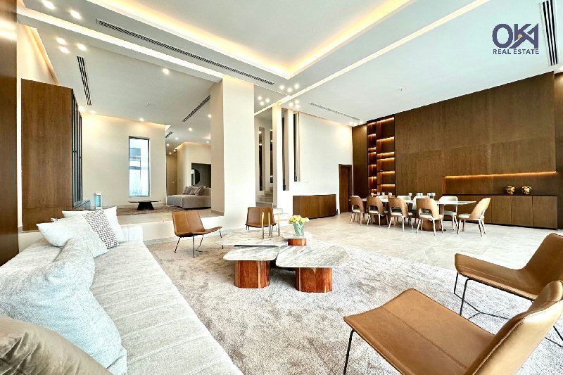 ULTRA LUXURY / FREE HOLD / WATERFRONT LIVING  – Slide 1