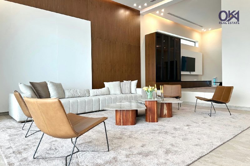 ULTRA LUXURY / FREE HOLD / WATERFRONT LIVING  – Slide 2