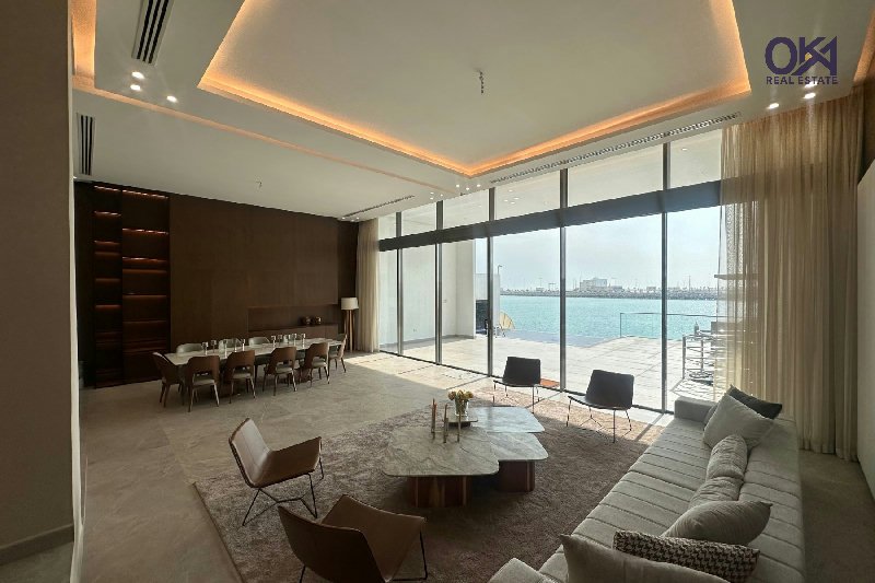 ULTRA LUXURY / FREE HOLD / WATERFRONT LIVING  – Slide 3