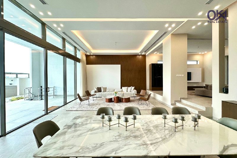 ULTRA LUXURY / FREE HOLD / WATERFRONT LIVING  – Slide 6