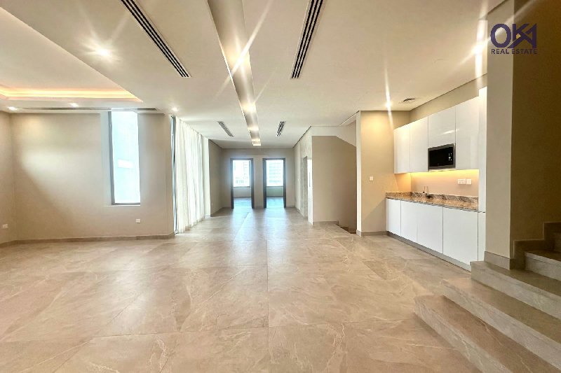 ULTRA LUXURY / FREE HOLD / WATERFRONT LIVING  – Slide 10