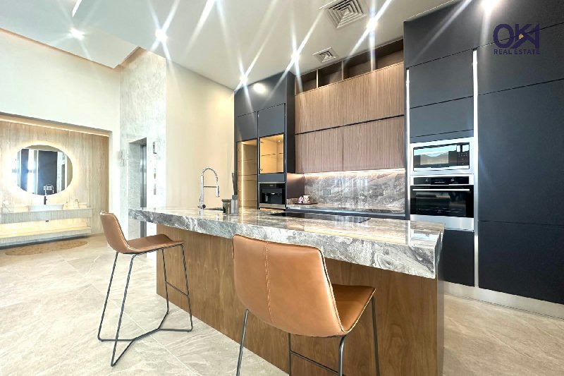 ULTRA LUXURY / FREE HOLD / WATERFRONT LIVING  – Slide 9