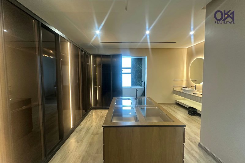 ULTRA LUXURY / FREE HOLD / WATERFRONT LIVING  – Slide 12